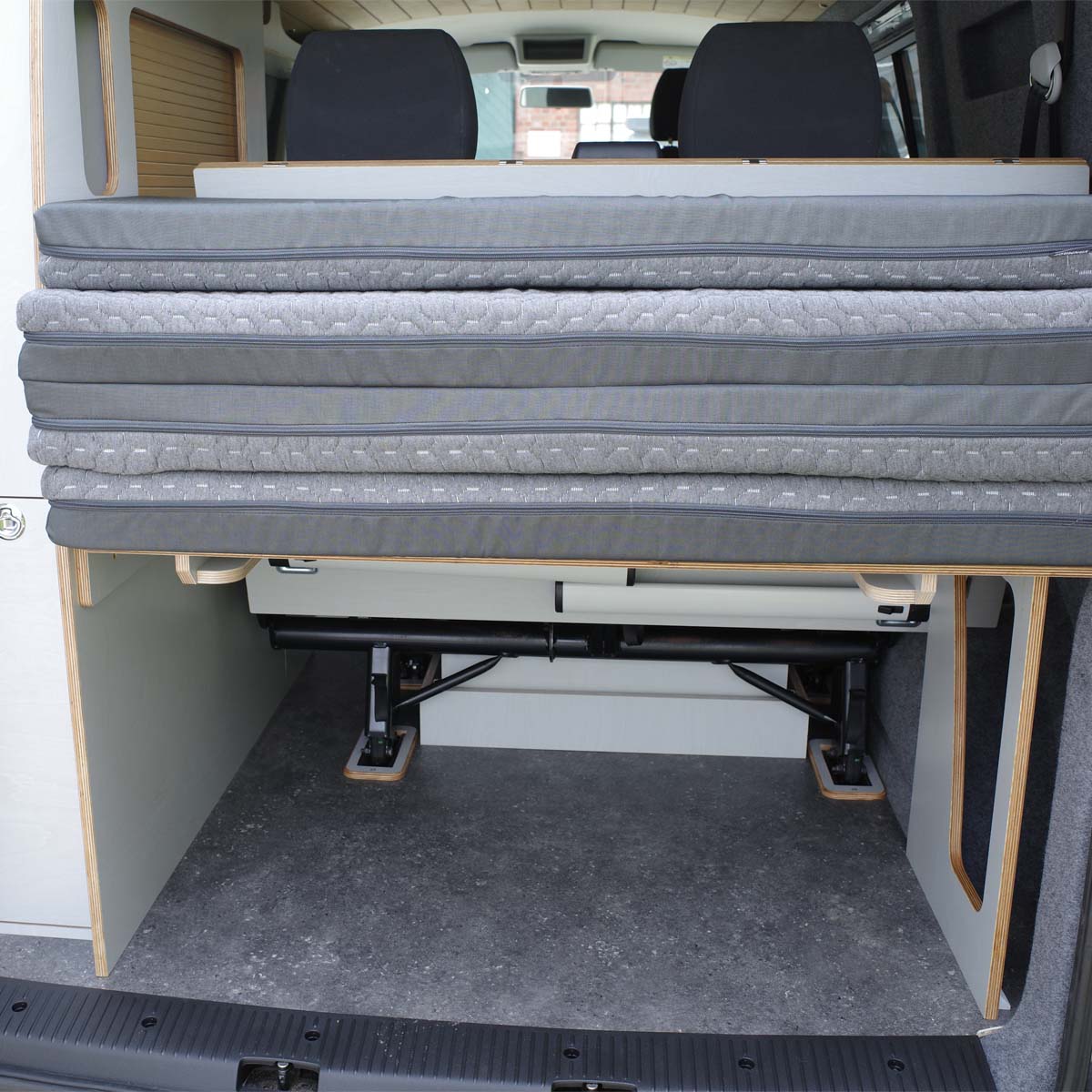 Komfortbett VW T7 FreeVan Bettsystem mit Lattenrost und Matratze